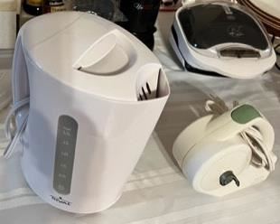 Electric kettle, can opener