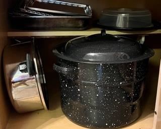 Heavy duty speckled aluminum corn/stew/boil pot with lid, toaster oven trays ,microwave splatter shield, and random pot with no lid