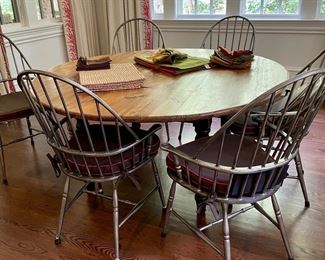 Great pine round dining table