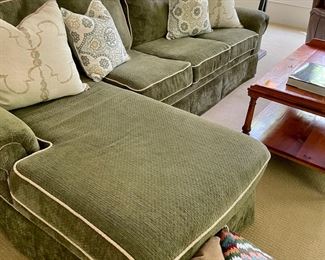 Great L shape sofa that also has a hideaway bed!