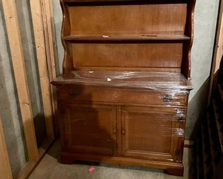 Maple hutch