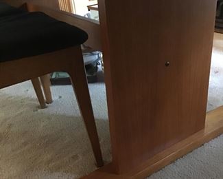 Drop leaf that extends to 104 inches