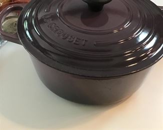 Le creuset it on pot with lid