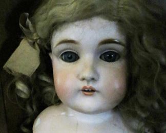 German porcelain doll head. Kestner 154