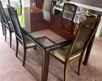Lovely dining table
One leaf
6 chairs
Pads