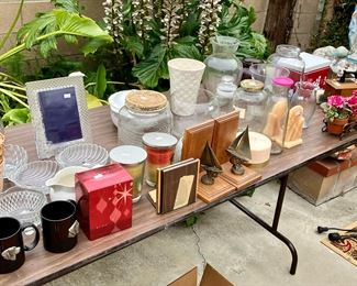 Bookends, glassware, vases