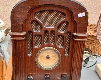 Radio Shack oldie-time radio