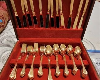Silverware case with set 