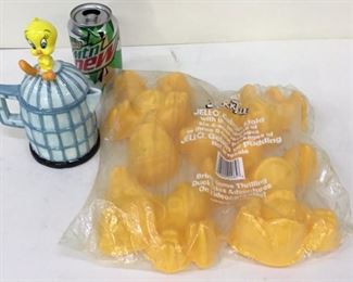 TWEETY BIRD Tea Pot &  DUCKTALES Jell-O molds