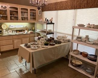 Lots of kitchen items