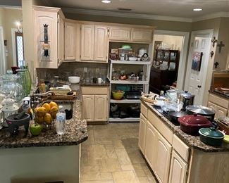 Lots of great kitchen items to choose from. 