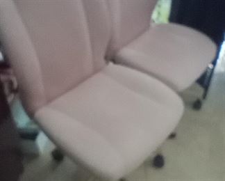2 desk chairs, perfect condition, adjustable 