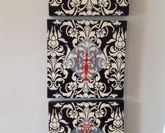 I have hung on this space as 3, but there are 4.  Previous on wall straight across, and another time bunched as 2 across and 3 down