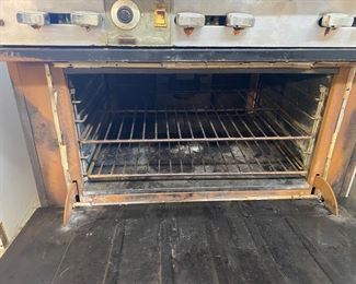 P11 - $500. Vulcan Snorkel Vintage Gas Stove.  You must be able to move!