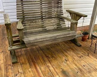 H19 - $75. Outdoor Porch Swing. 