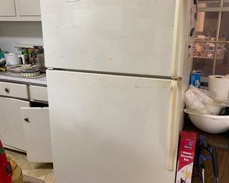 H58 - $100. Whirlpool Fridge/Freezer works great. 2004. 