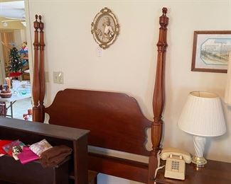 H120 - $75 - Full Size 4 poster bed 