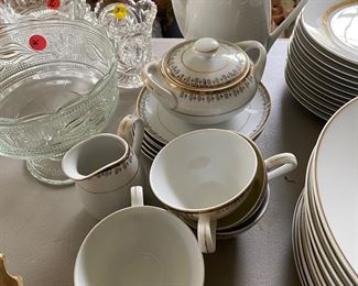 H129 $20 tea set 