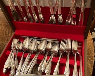 Oneida Community Tudor Plate - large set