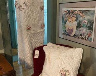 Queen quilted bedspread with matching shams/pillows