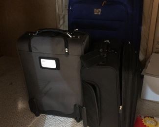 Luggage pieces 
