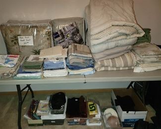 Various bed sheets, sheet sets, comforters & more
