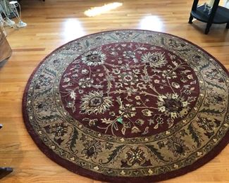 Large round area rug. (Smoke/ pet free)