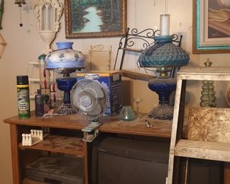 tv and tv stand with blue glass lamps
