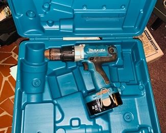 MAKITA DRILL