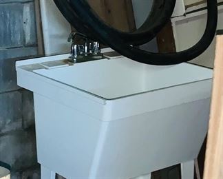 LAUNDRY SINK