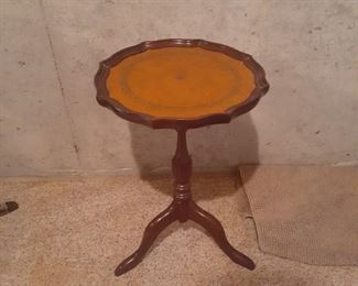 Small table. 20 x 13 diameter. Located in basement  (has walkout)