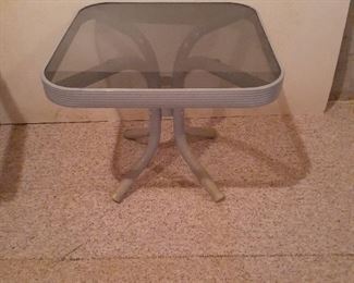 Outdoor patio table. 17 x 21 x 21