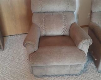 Lazyboy recliner. Located in basement (has walkout)