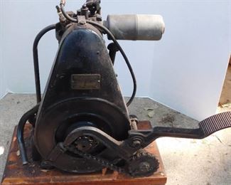 Antique Briggs & Stratton Single Cylinder Engine