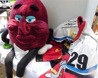 Lot 29 Looney Tunes Jacket & California Raisin