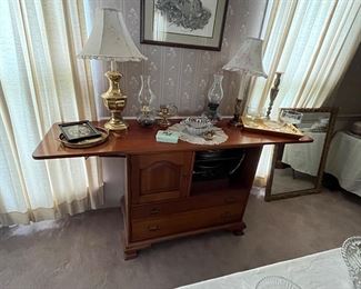 Cherry serving buffet with 
Expanding top