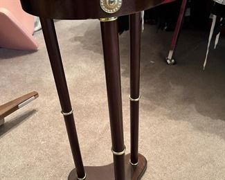 Nice round marble top accent table