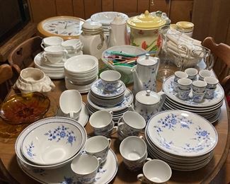 Dining Table • (vignette)