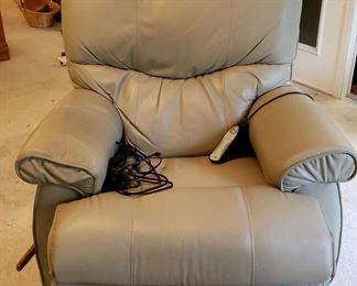 "Charming Cottage" in Evans, GA Starts Closing 8pm Wed 5/31. Pickup is Thu 6/1 from 2-6p. Please click here to see more photos, descriptions, and current bids:&nbsp;https://ctbids.com/estate-sale/22094