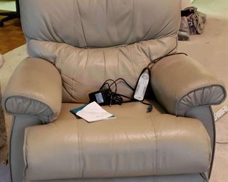 "Charming Cottage" in Evans, GA Starts Closing 8pm Wed 5/31. Pickup is Thu 6/1 from 2-6p. Please click here to see more photos, descriptions, and current bids:&nbsp;https://ctbids.com/estate-sale/22094