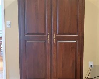 "Woodside Wonders on Winged Elm" in Aiken, SC Starts Closing Thu 6/1 at 8pm. Pickup is Fri 6/2 2-6pm. Please click here to see more photos, descriptions, and current bids:&nbsp;https://ctbids.com/estate-sale/22037