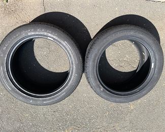 2 like new Pirelli tires - Scorpion Zero