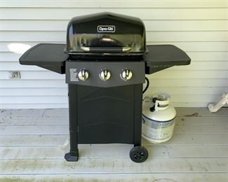 DynaGlo 3-burner BBQ with propane tank
