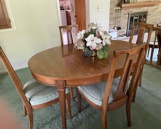 Drexel table with 3 leaves & 6 chairs.
