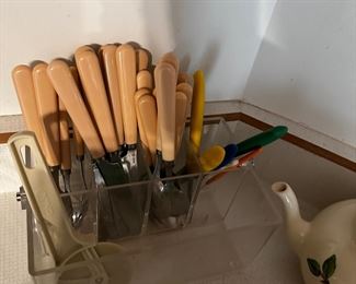 Pink handled flatware set