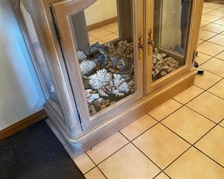 Lighted display cabinet 