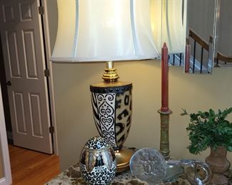 TABLE LAMP