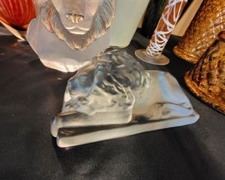 LION GLASS SCULPTURE