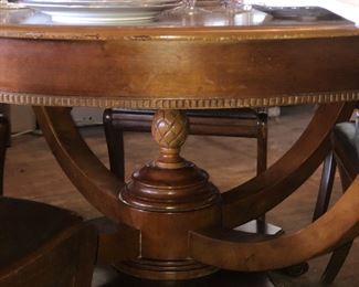 Nice round Dinning table.