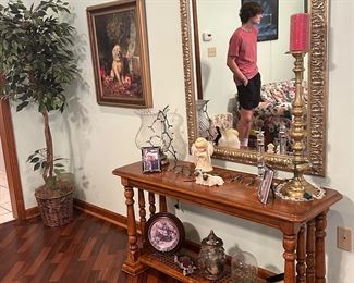 Great decorating Mirrors and tables 